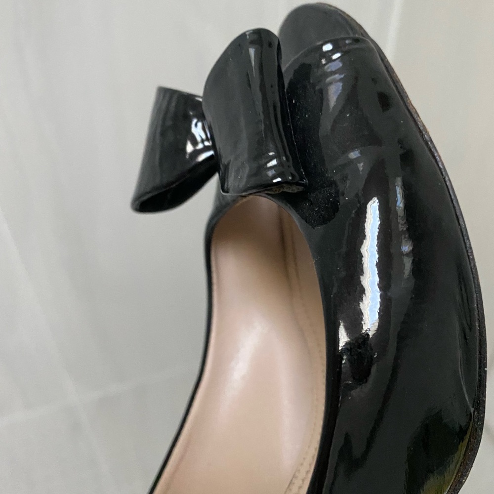 Viktor & Rolf patent peep toe pumps with bows are classic and comfortable